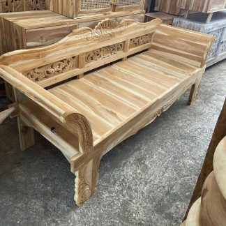 carved-daybed