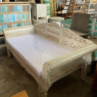 carved-daybed